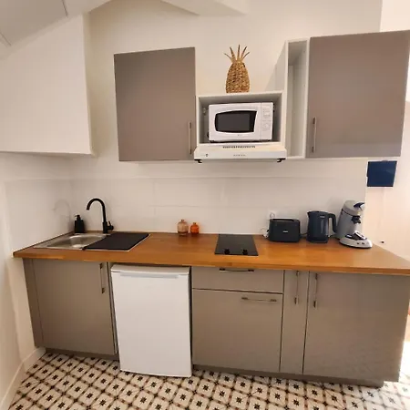 Terre - Train Station 5 Minutes Away - Center - 1st Floor - *