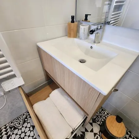 Apartman Terre - Train Station 5 Minutes Away - Center - 1st Floor - Charleville-Mézières