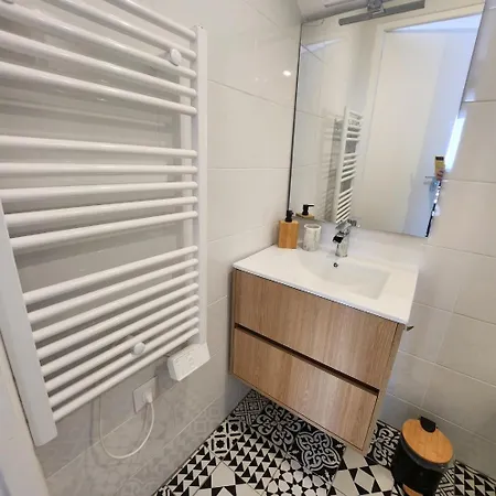 Terre - Train Station 5 Minutes Away - Center - 1st Floor -