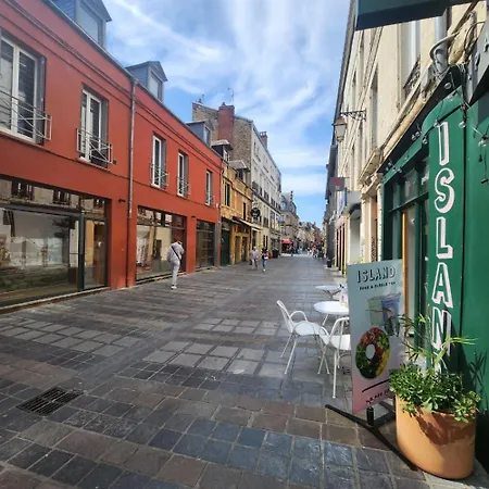 Terre - 1st Floor - Center - Train Station 5 Minutes Away