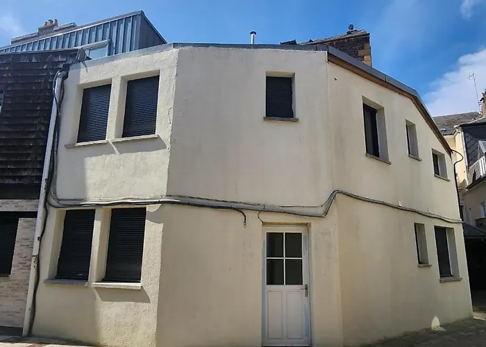 Apartment Terre - Train Station 5 Minutes Away - Center - 1st Floor - *