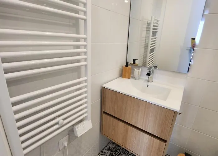 Terre - Train Station 5 Minutes Away - Center - 1st Floor -