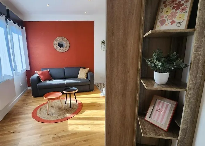 Terre - Train Station 5 Minutes Away - Center - 1st Floor - Apartment *