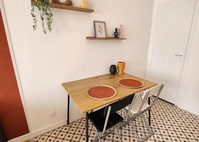 Apartment Terre - Train Station 5 Minutes Away - Center - 1st Floor - *